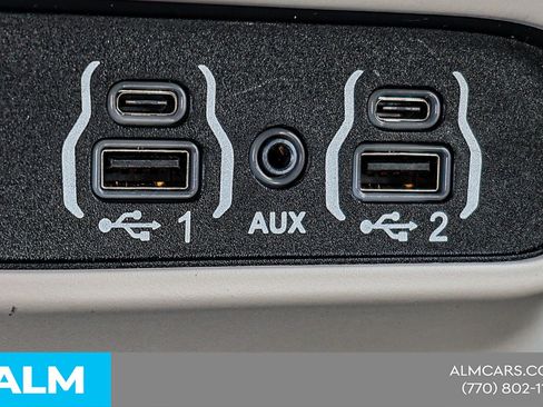 Used 2024 Chrysler Pacifica Touring-L image 34