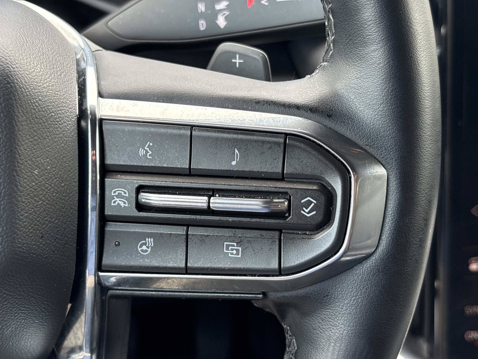 Used 2026 GMC Acadia Elevation w/ Elevation Premium Package FWD image 18