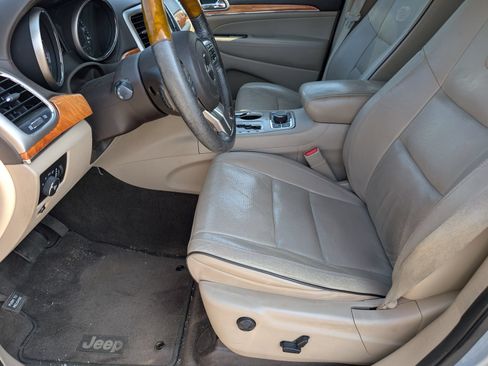 Used 2013 Jeep Grand Cherokee Overland w/ Advance Technology Group AWD/4WD image 6
