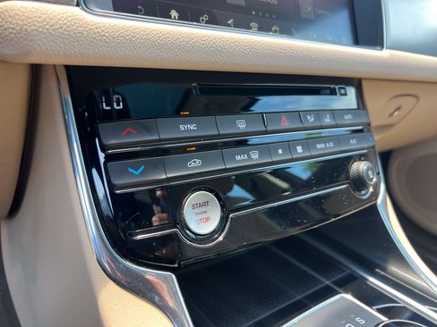 Used 2017 Jaguar XF Prestige RWD image 19