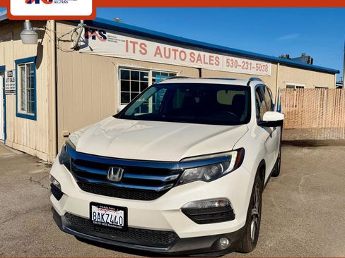 Used 2017 Honda Pilot Touring image 1