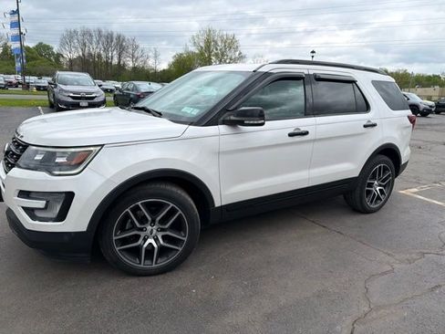 Used 2017 Ford Explorer Sport w/ Equipment Group 401A AWD/4WD image 2
