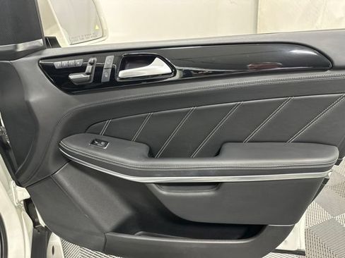 Used 2015 Mercedes-Benz GL 63 AMG 4MATIC image 32