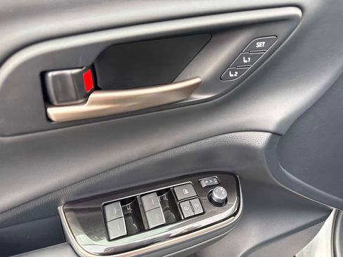 New 2026 Toyota Crown Platinum AWD/4WD image 19