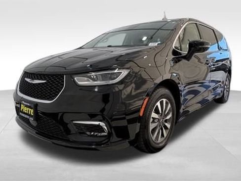 Used 2024 Chrysler Pacifica Select image 1