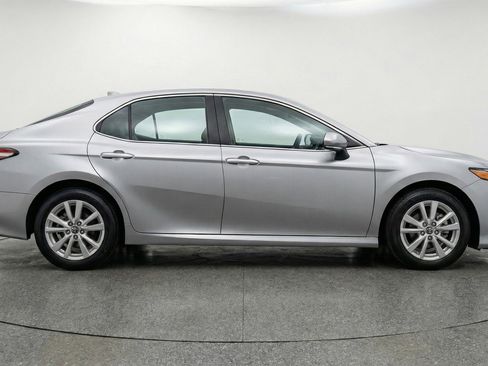 Used 2025 Toyota Camry LE image 11