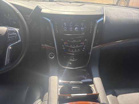 Used 2017 Cadillac Escalade Luxury image 13