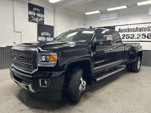 Used 2018 GMC Sierra 3500 Denali AWD/4WD image 3