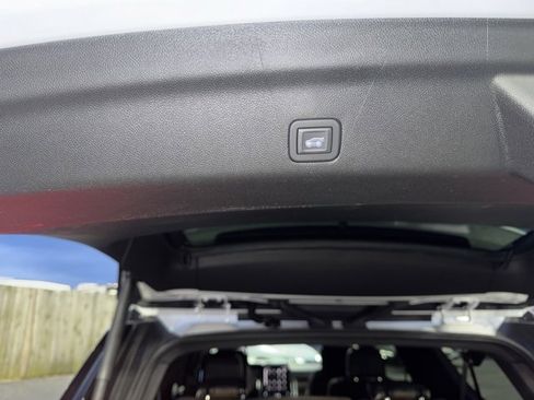 Used 2025 GMC Yukon XL Denali Ultimate image 9