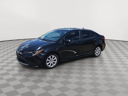 Used 2023 Toyota Corolla LE FWD image 4