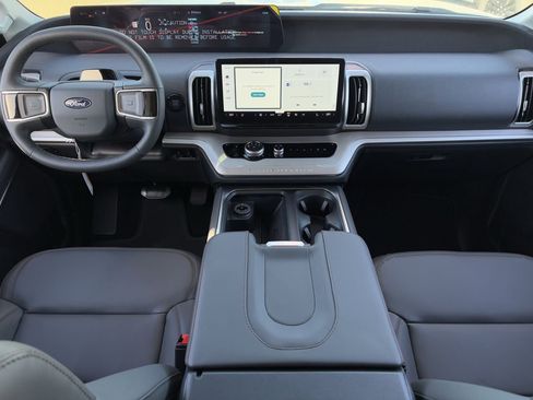 New 2025 Ford Expedition Active image 41