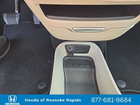 Used 2023 Chrysler Pacifica Touring-L FWD image 14