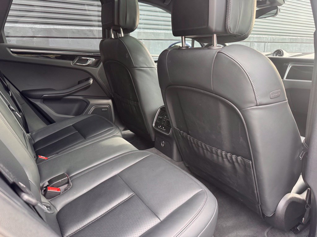 Certified 2026 Porsche Macan AWD/4WD image 17