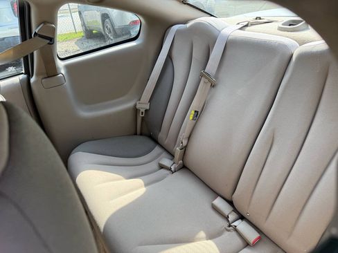 Used 2004 Pontiac Sunfire Coupe w/ 1SB Preferred Equipment Group FWD image 8