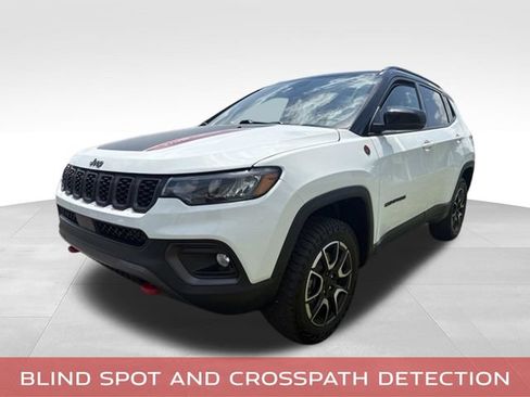 Used 2024 Jeep Compass Trailhawk w/ Trailhawk Convenience Group AWD/4WD image 10