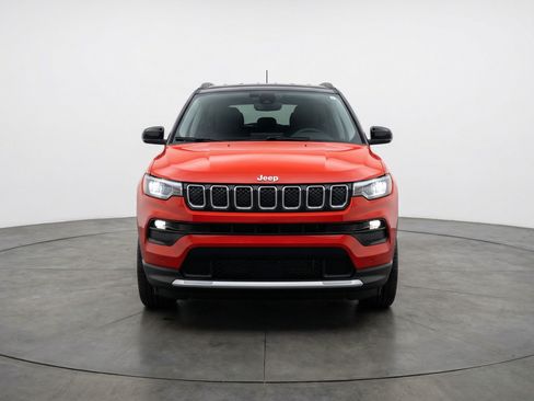 Used 2025 Jeep Compass Limited AWD/4WD image 2