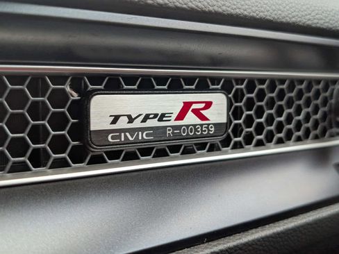 Used 2023 Honda Civic Type R image 32