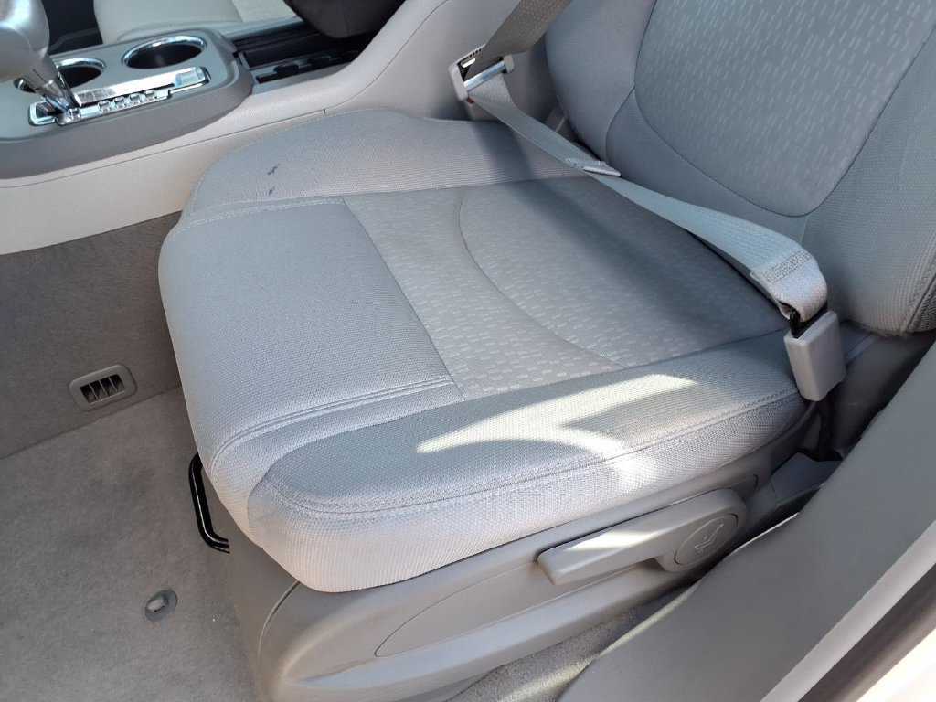 Used 2015 GMC Acadia SLE FWD image 26