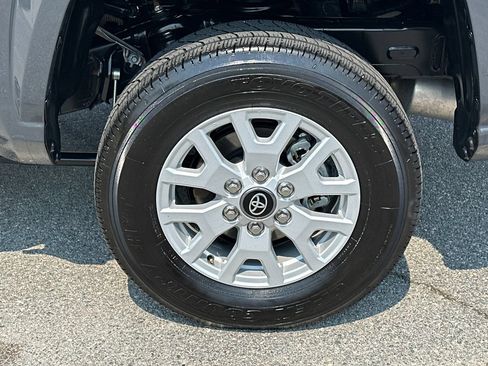 Used 2024 Toyota Tacoma SR5 AWD/4WD image 19
