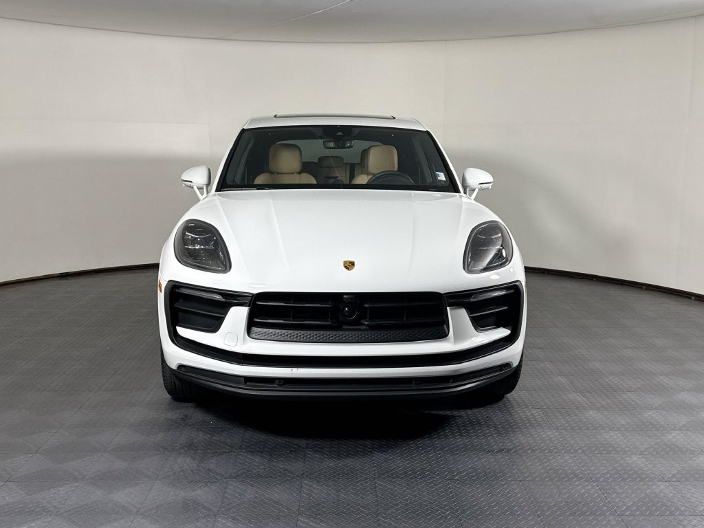 Used 2026 Porsche Macan AWD/4WD image 10