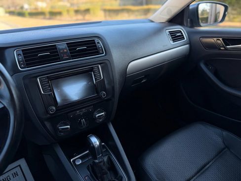 Used 2016 Volkswagen Jetta SE image 22