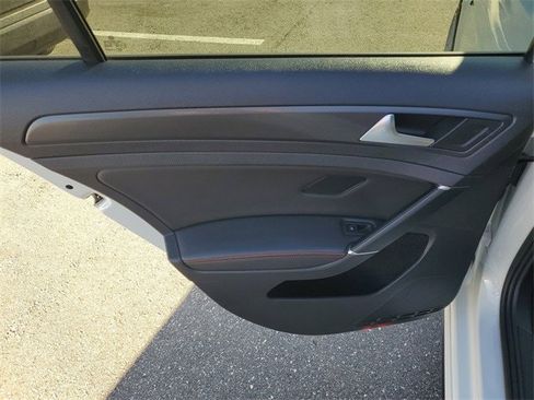 Used 2019 Volkswagen GTI SE image 8