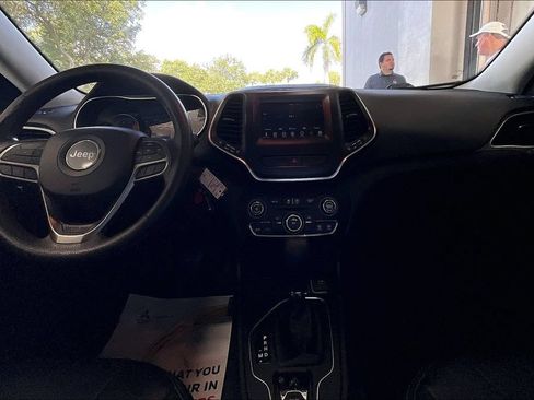 Used 2020 Jeep Cherokee Latitude FWD image 6