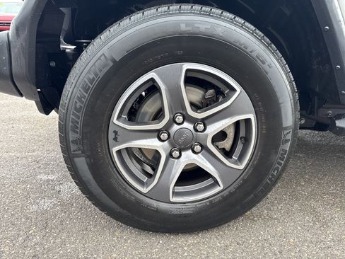 Used 2023 Jeep Wrangler Sport S image 10