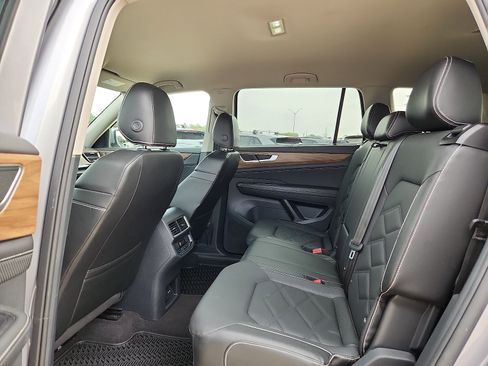 Used 2025 Volkswagen Atlas SE FWD image 12