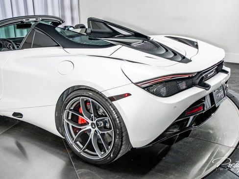 Used 2022 McLaren 720S Spider image 23