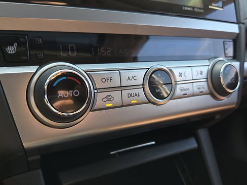 Used 2017 Subaru Outback 2.5i Touring w/ Popular Package #5A image 21