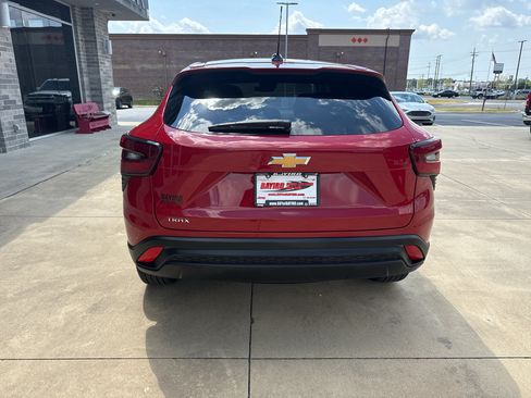 Used 2026 Chevrolet Trax LS FWD image 6