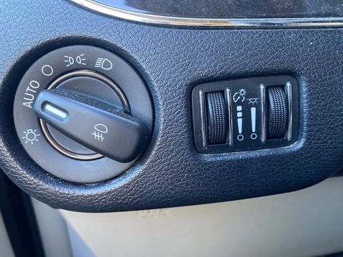 Used 2012 Chrysler Town & Country Touring-L w/ Entertainment Group #2 image 18