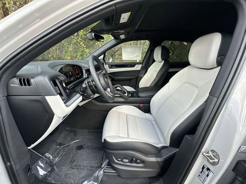 New 2026 Porsche Cayenne image 6