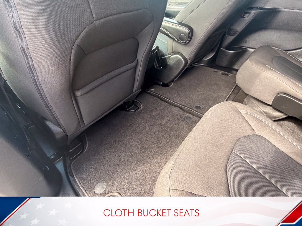 Used 2024 Chrysler Pacifica Touring FWD image 11