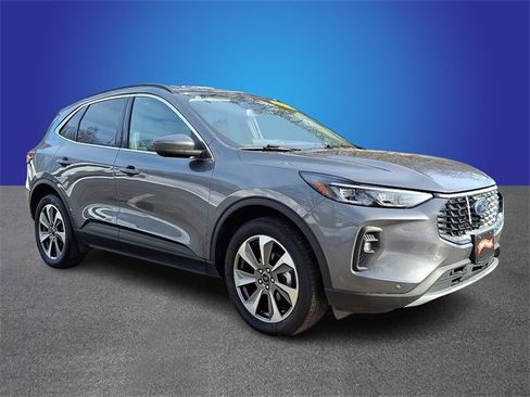 Used 2024 Ford Escape Platinum image 2