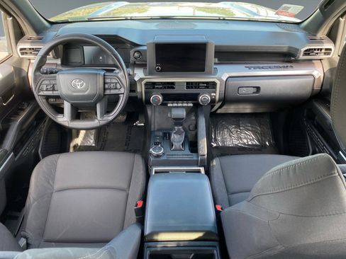 Certified 2025 Toyota Tacoma SR5 AWD/4WD image 10