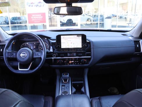 Used 2022 Nissan Pathfinder Platinum image 16