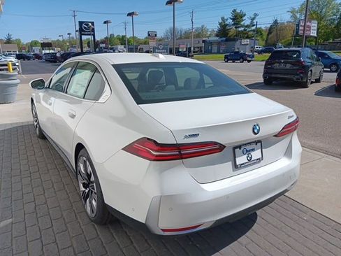 New 2025 BMW 530i xDrive w/ Premium Package image 7
