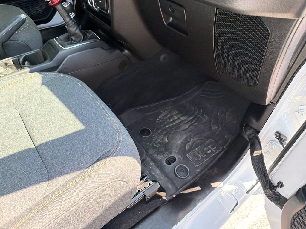 Used 2025 Jeep Wrangler Sport AWD/4WD image 32