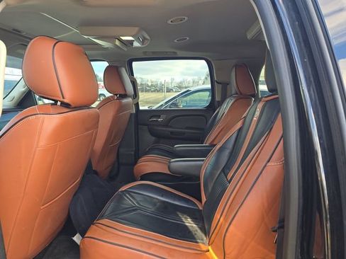 Used 2014 Chevrolet Suburban LTZ image 4