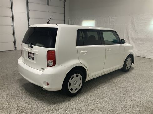 Used 2011 Scion xB FWD image 5