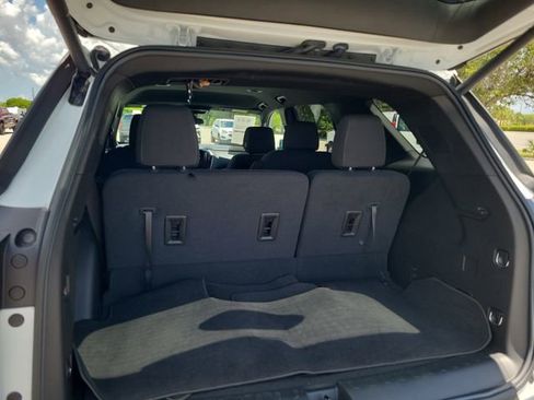 Used 2023 Chevrolet Traverse LT FWD image 7