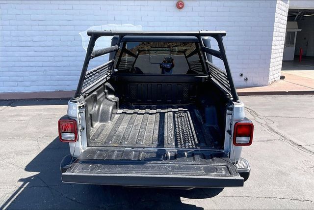 Used 2023 Jeep Gladiator Mojave AWD/4WD image 32