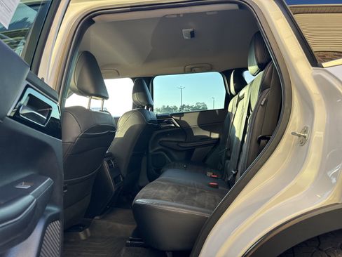 Used 2022 Mitsubishi Outlander SE image 10