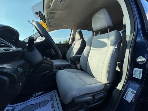 Used 2015 Honda CR-V LX image 12