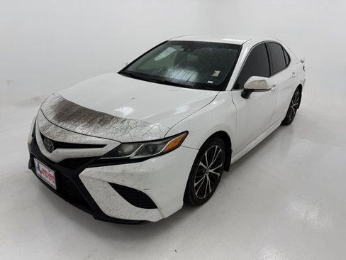 Used 2018 Toyota Camry SE image 4