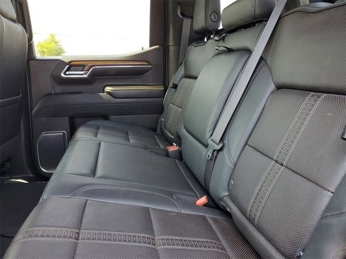 Used 2023 Chevrolet Silverado 1500 High Country image 12