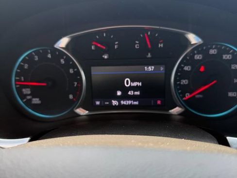 Used 2020 Chevrolet Traverse LT FWD image 19