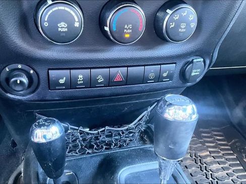 Used 2017 Jeep Wrangler Unlimited Sahara AWD/4WD image 30